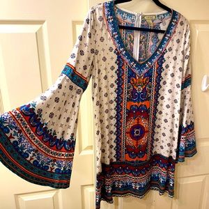 Flare arm, v-neck pattern dress